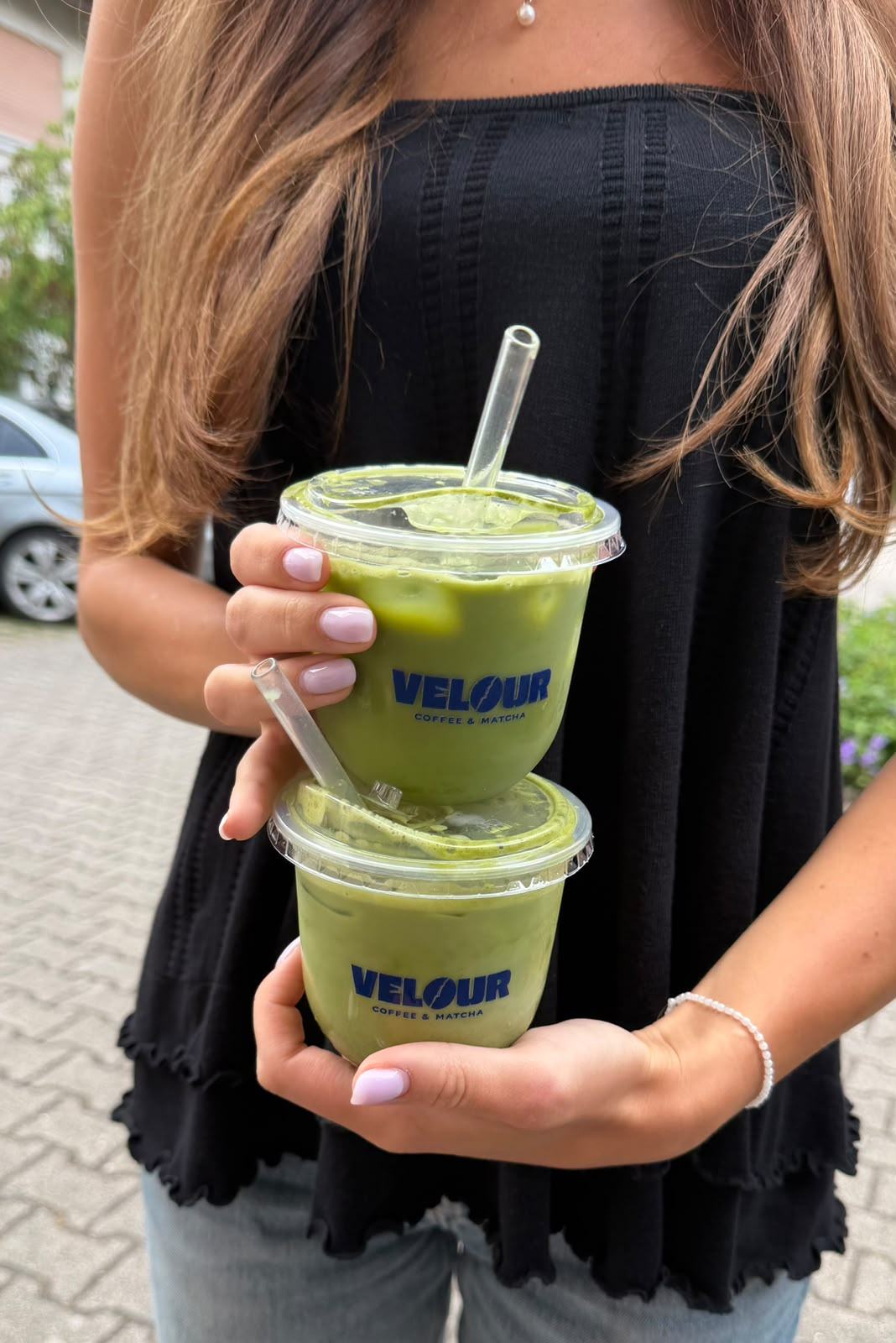 Zwei Iced Matcha in VELOUR Bechern